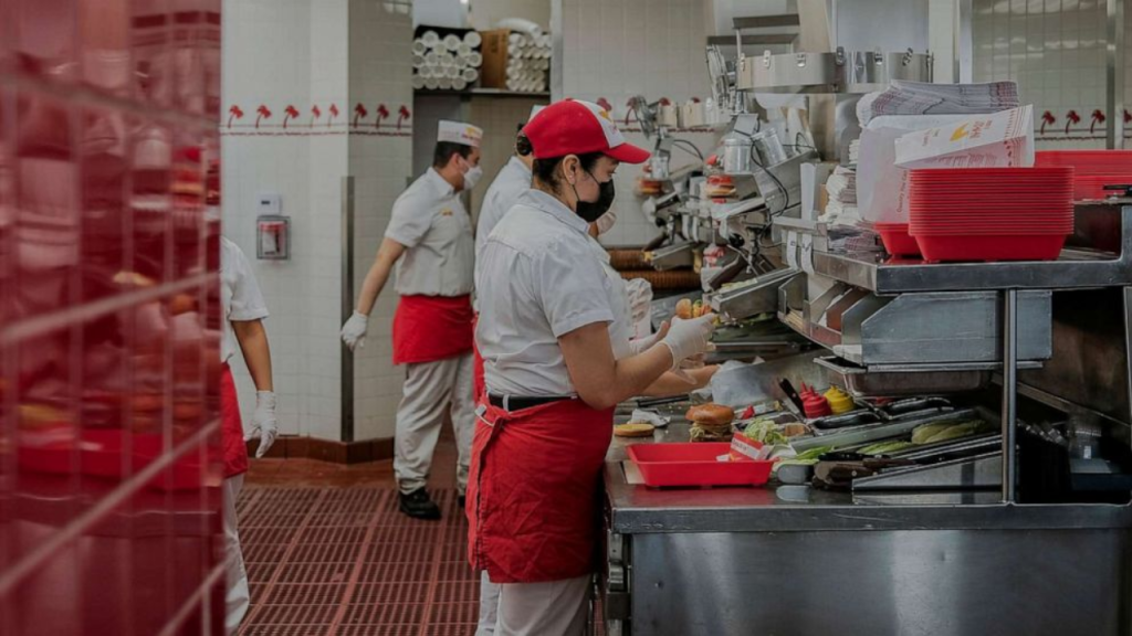 California Raises Fast-Food Minimum Wage to $20, Industry Prepares for Price Hikes!