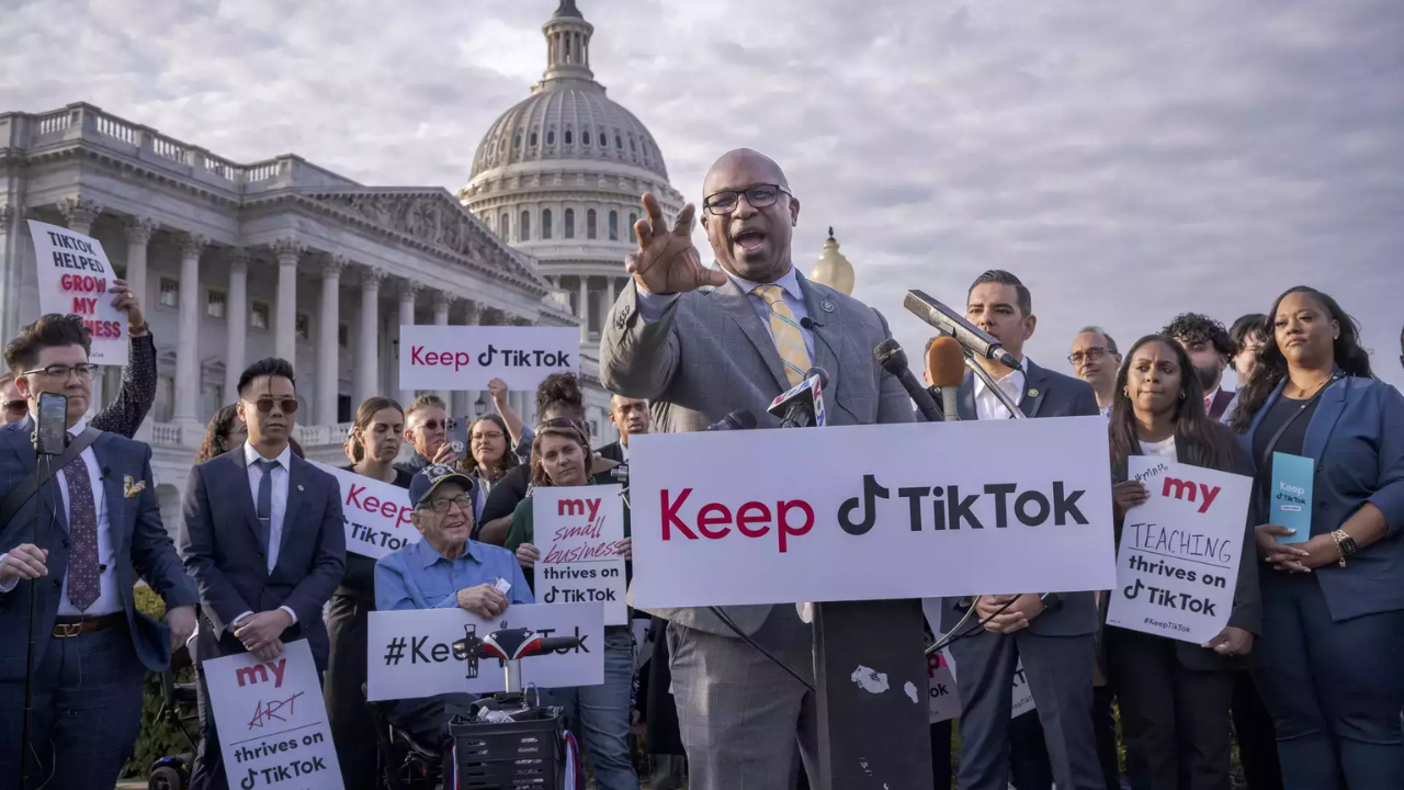Tik Tok Ban on Texas Government Devices: Judge Upholds Controversial Measure!