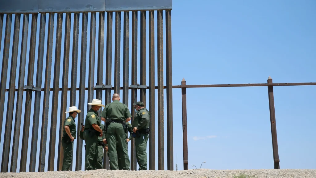 Texas Given Ultimatum: End Border Blockade by Today's Deadline