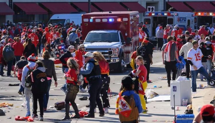 Police-investigate-shooting-at-kansas-city-chiefs-parade-two-juveniles-detained
