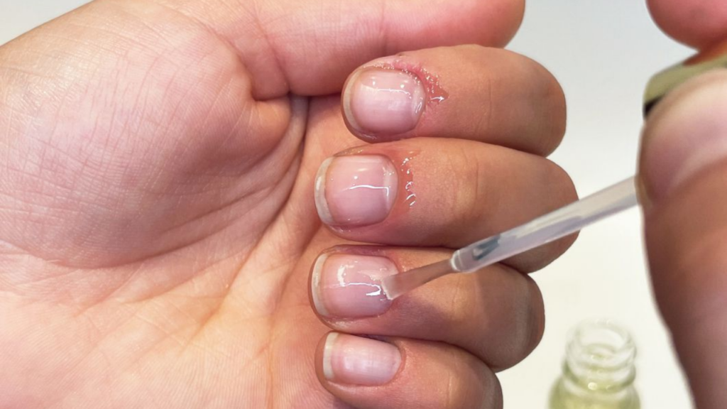 How to Take Off Acrylic Nails with Oil Without Harm to Your Real Ones!