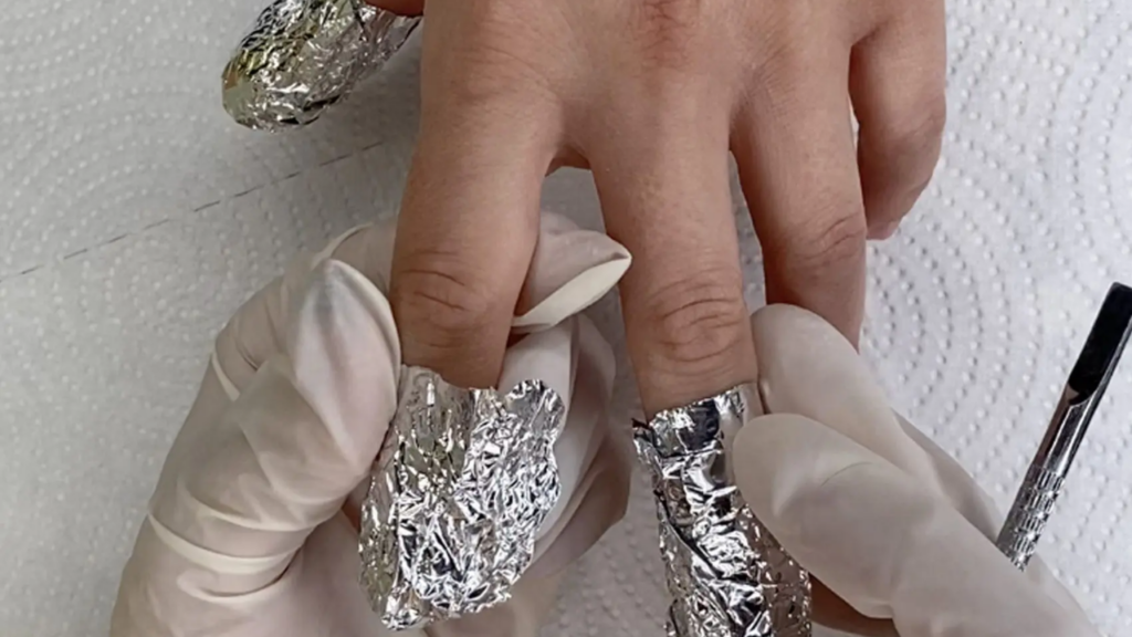 How to Soak Off Nails with Acetone Without Harm to Your Nails!