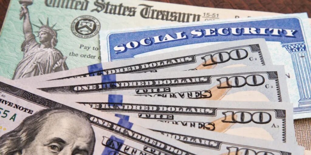 Retirees Can Earn Over $1,000 Extra Monthly by Delaying Social Security – Here’s How (1)