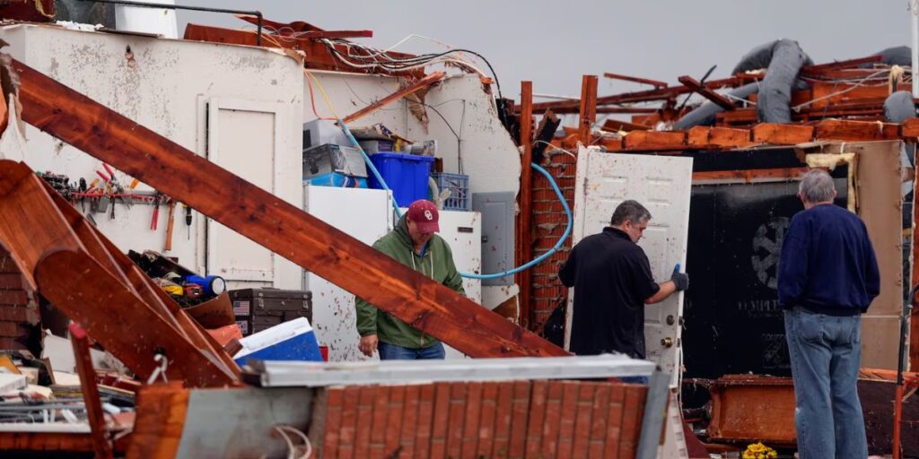 Severe Tornadoes Devastate Oklahoma, Injuring 11 and Leaving Tens of Thousands Without Power