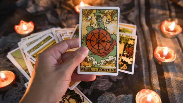 Get Ready The Most Potent Days for Tarot Readings This Month Are Near (1)