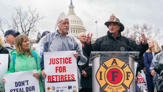 Holiday Cheer for Public Workers: Schumer Pushes Social Security Increase Vote