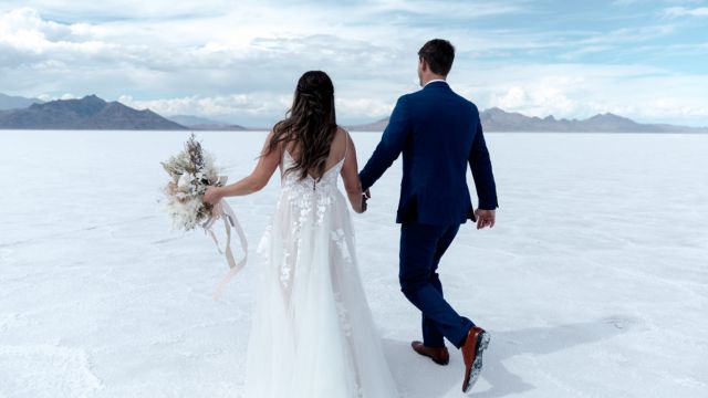 Utah’s Vast Salt Flat The 30,000-Acre Natural Phenomenon That Will Leave You Speechless (1)