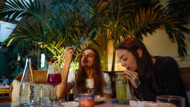 California's New Law Opens the Door to Amsterdam-Style Marijuana Cafés (1)