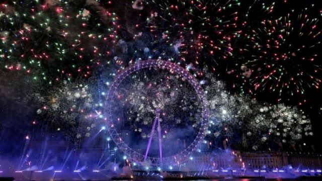 Global Celebrations Ring in 2025 with Dazzling Light Shows, Warm Embraces, and Icy Plunges (1)